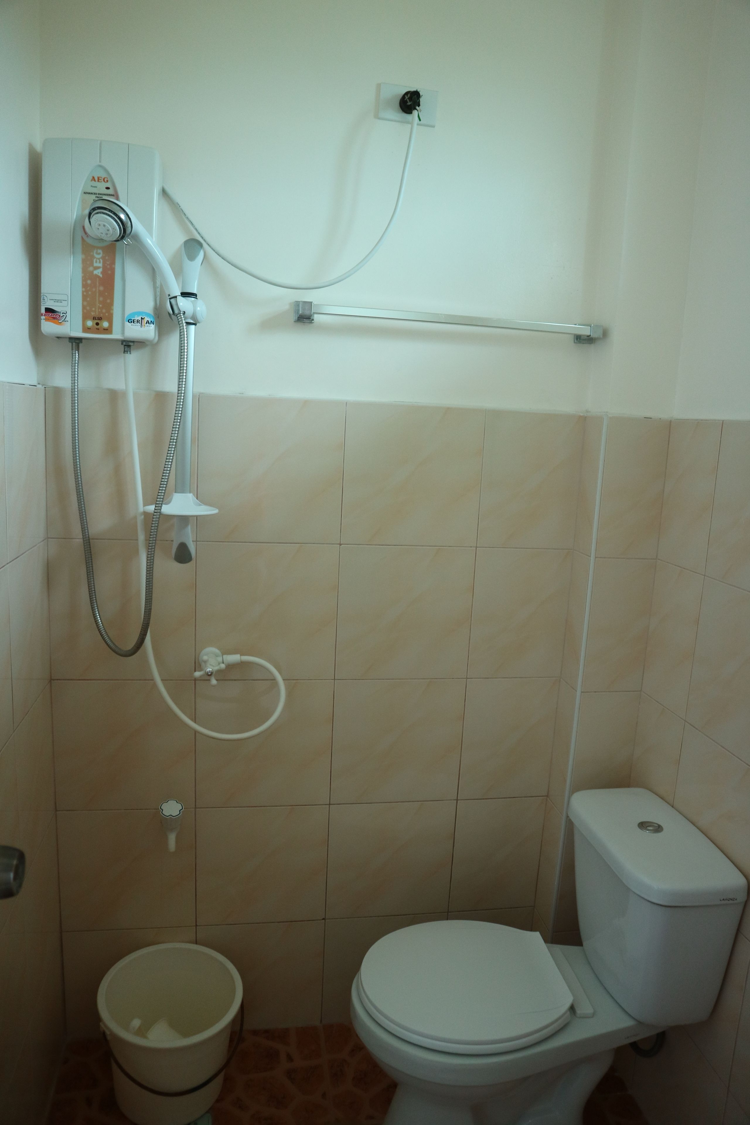 shower, free toiletries, towels