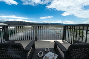 Signature House, 1 Bedroom, Terrace, Mountain View | Balcony