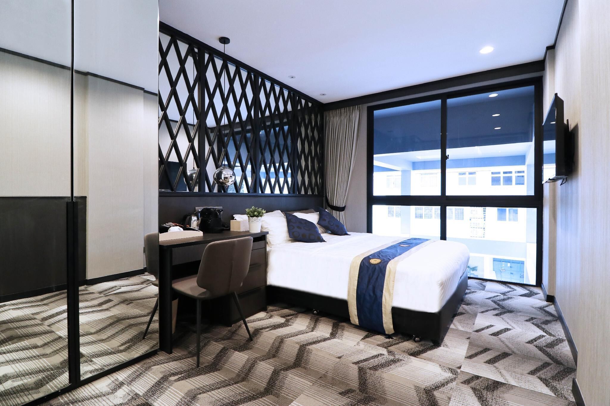 Artículos del minibar gratis y caja de seguridad en la habitación 