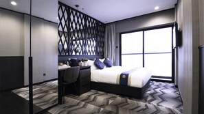 Free minibar, in-room safe, soundproofing, iron/ironing board - Hotel NuVe Urbane (Singapore)
