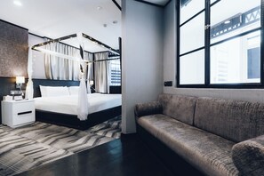 Suíte (NuVe) | Frigobar (abastecido com itens grátis), cofres nos quartos