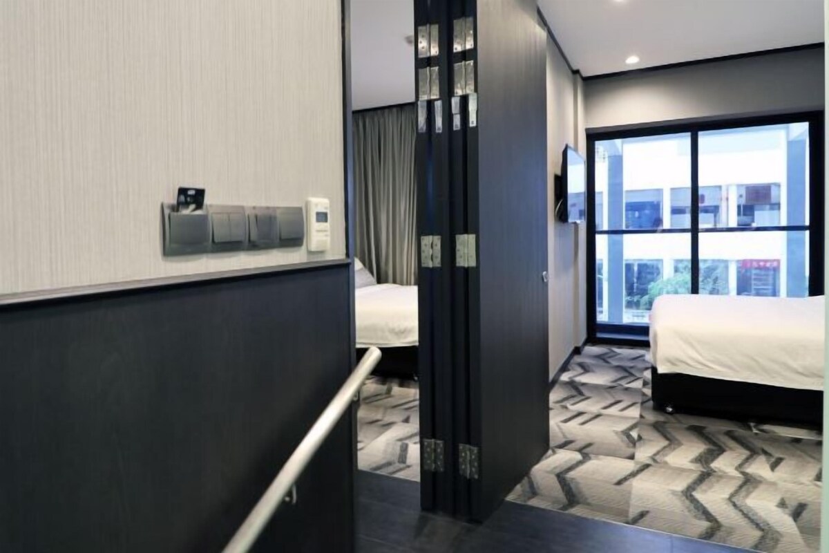 Een gratis minibar, een kluis op de kamer, geluiddichte muren