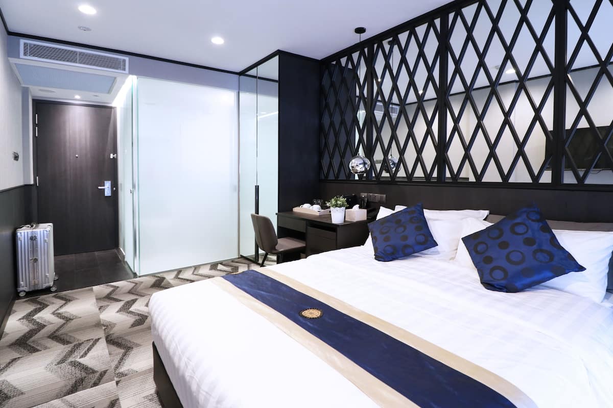Free minibar, in-room safe, soundproofing, iron/ironing board