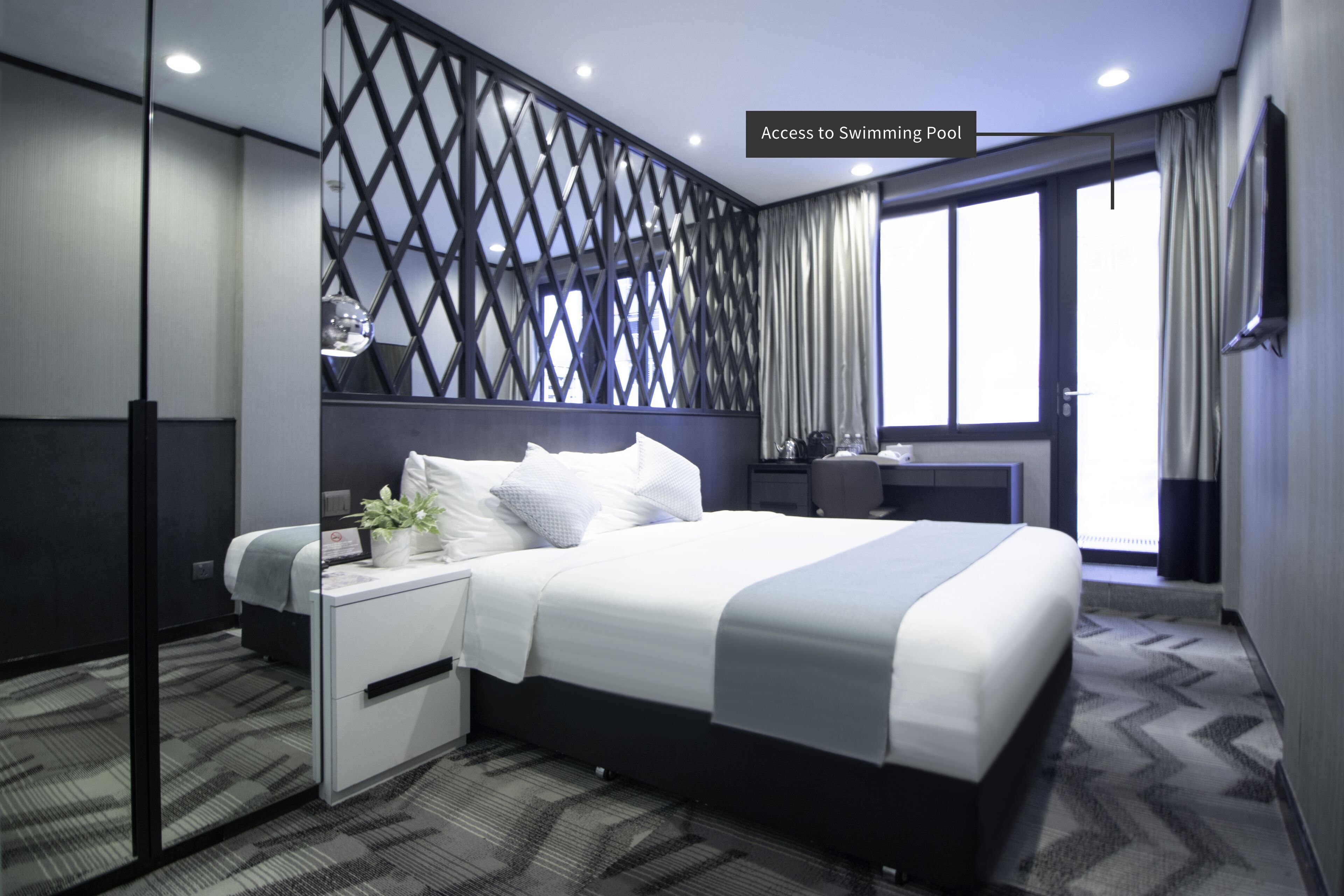 Artículos del minibar gratis y caja de seguridad en la habitación 