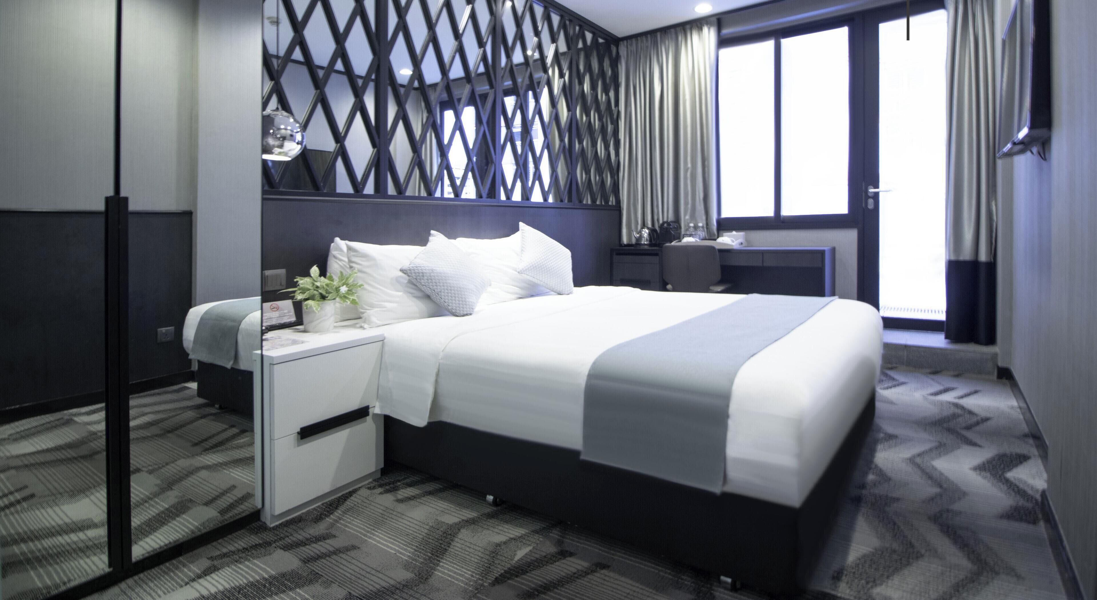 Free minibar, in-room safe, soundproofing, iron/ironing board
