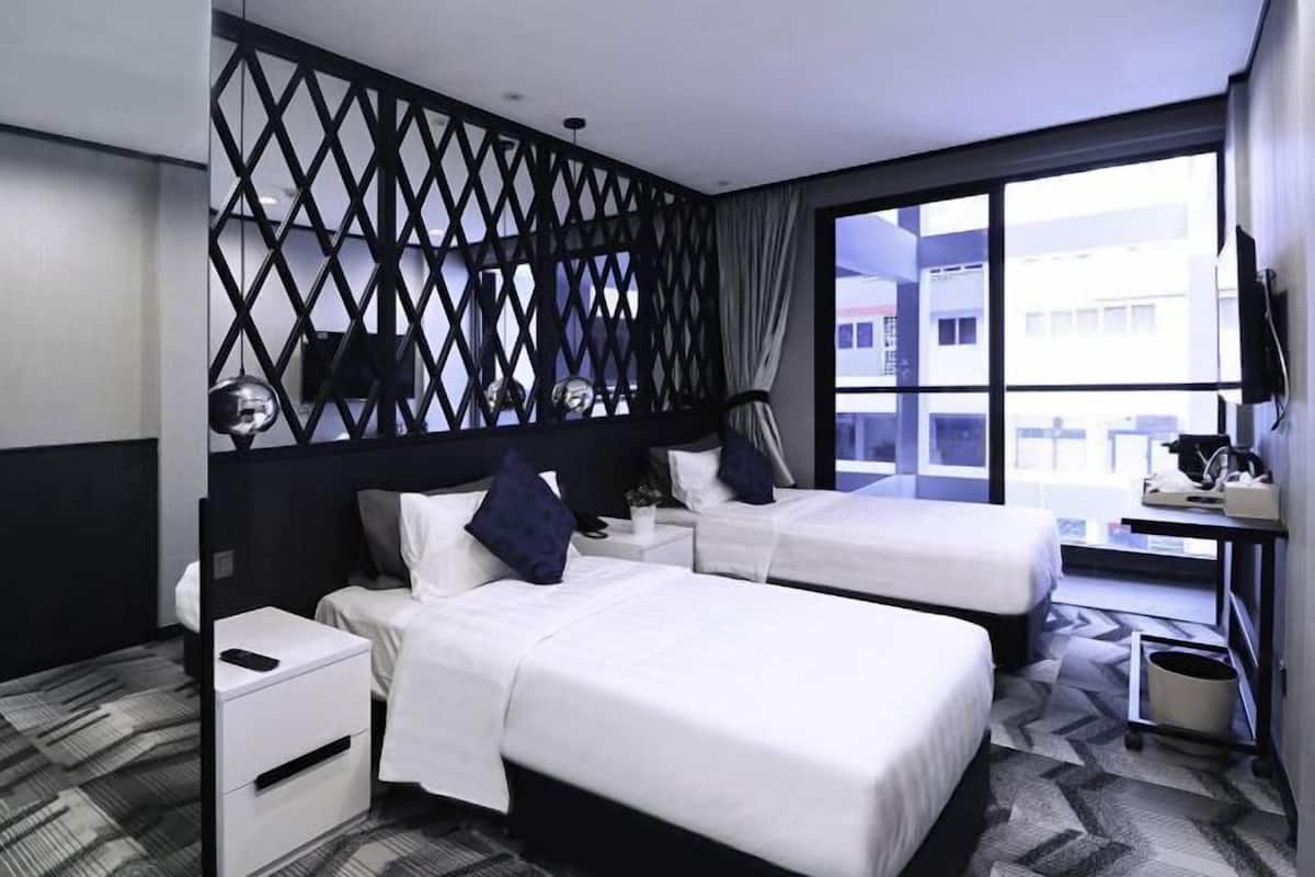 Minibar con artículos gratuitos, caja fuerte, sistema de insonorización