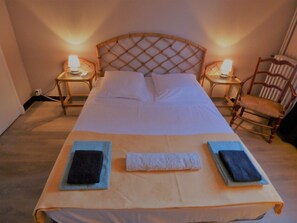 2 bedrooms, desk, iron/ironing board, free WiFi