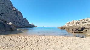 Plage, chaises longues