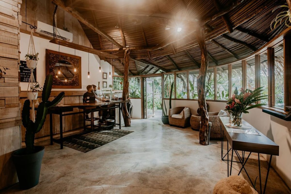 Sansara Surf and Yoga Resort — Resort accommodation in Playa Cambutal, Panama