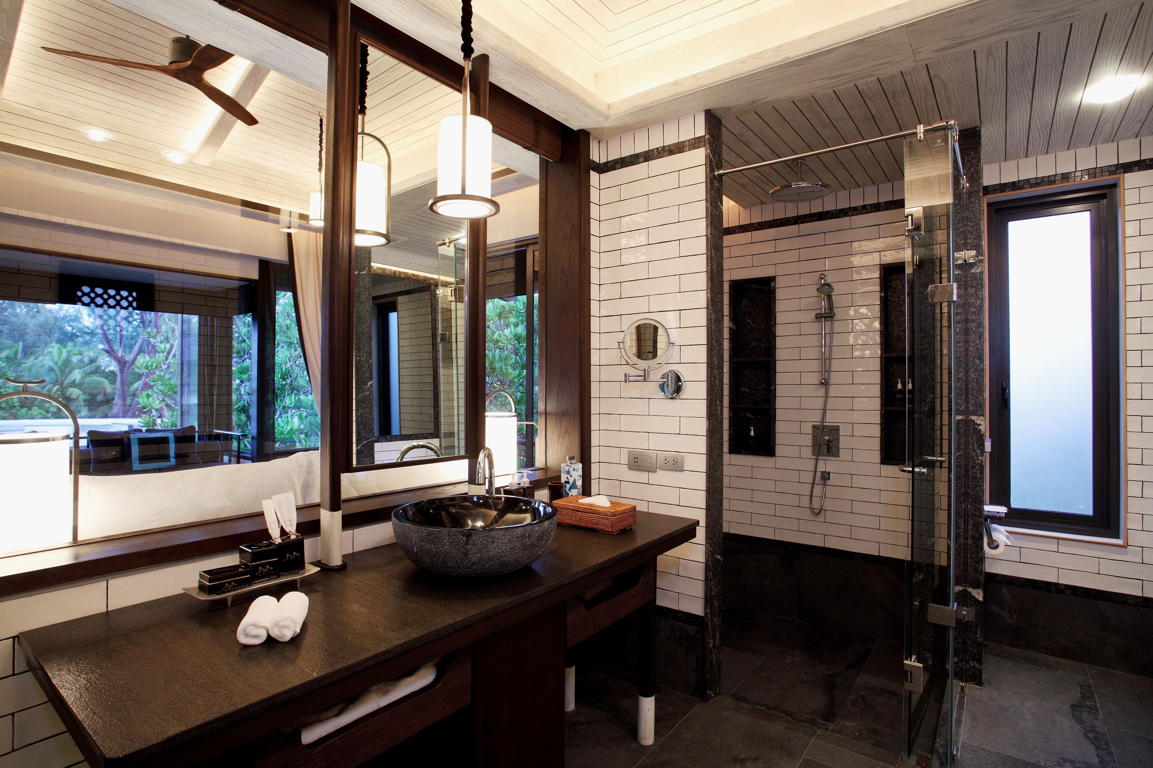 combined shower/bathtub, free toiletries, hair dryer, bathrobes