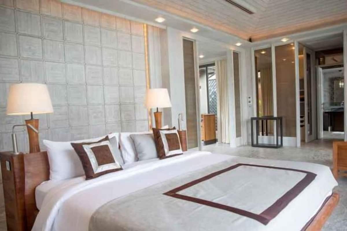 1 chambre, minibar, coffres-forts dans les chambres, bureau