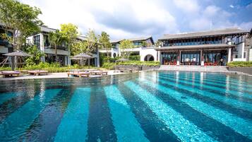 Außenpool, Liegestühle