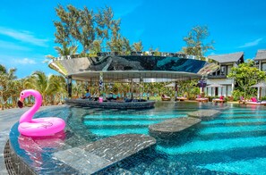 Poolside bar - Baba Beach Club Phuket Natai Luxury Pool Villa Hotel by Sri panwa (Takua Thung)