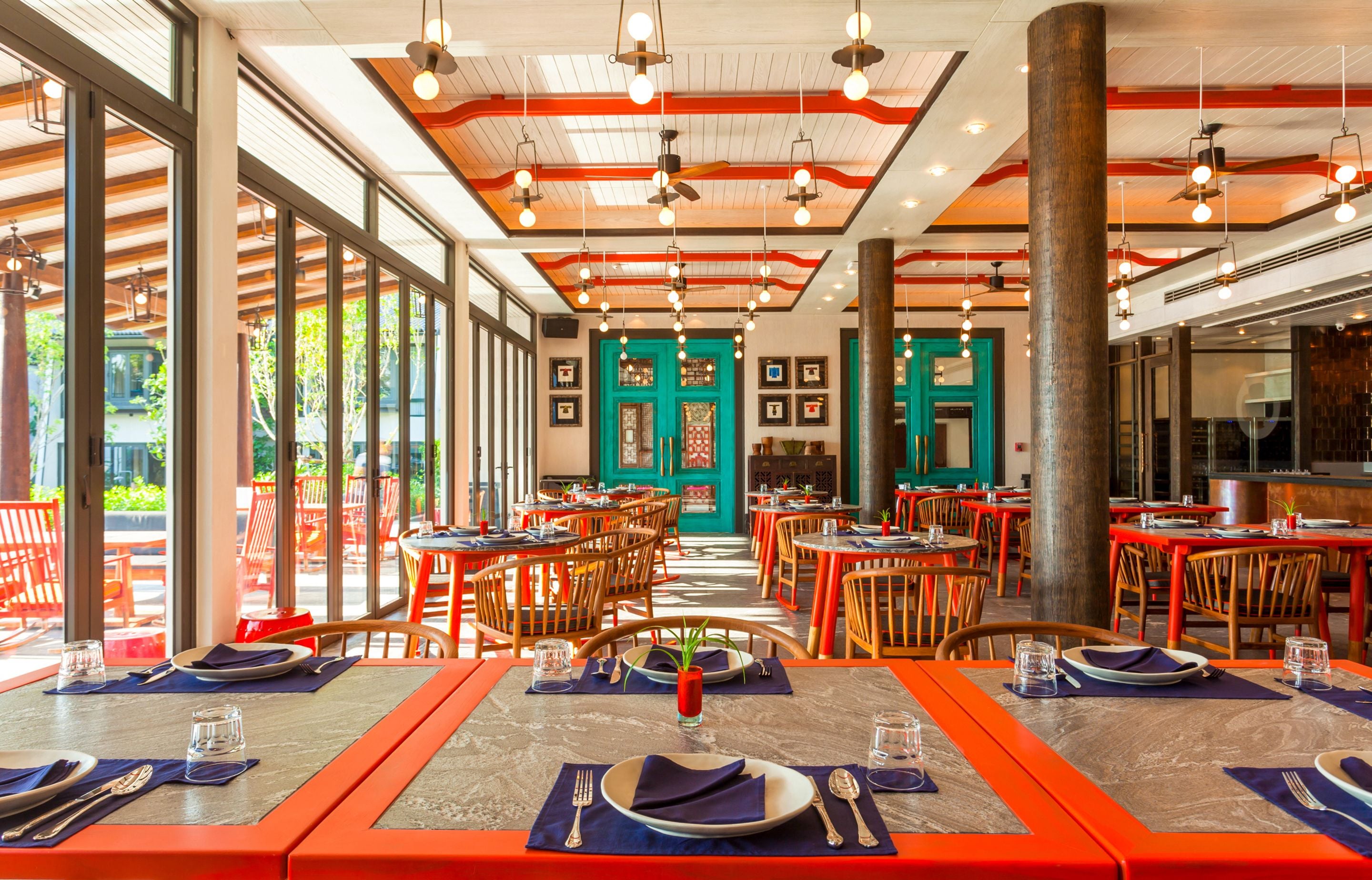 2 restaurants, breakfast, lunch served; local and international cuisine