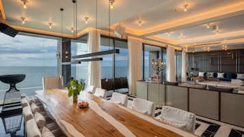 Baba Mama Penthouse Seaview | 객실 내 식사 공간