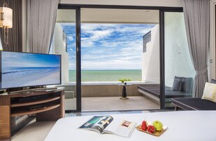 Beachfront Club Pool Suite | Living area | 30-inch flat-screen TV with cable channels, TV, iPod dock