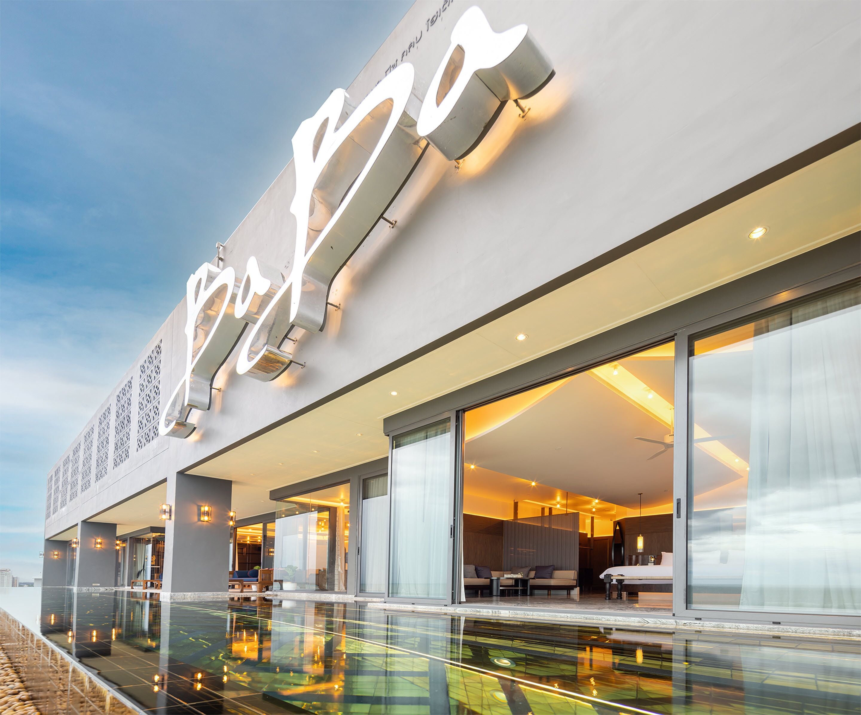 Baba Mama Penthouse Seaview | Premium bedding, free minibar, in-room safe, individually decorated