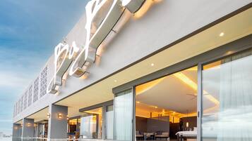 Baba Mama Penthouse Seaview | Premium bedding, free minibar, in-room safe, individually decorated