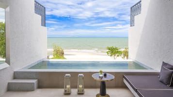 Beachfront Club Pool Suite | Parveke