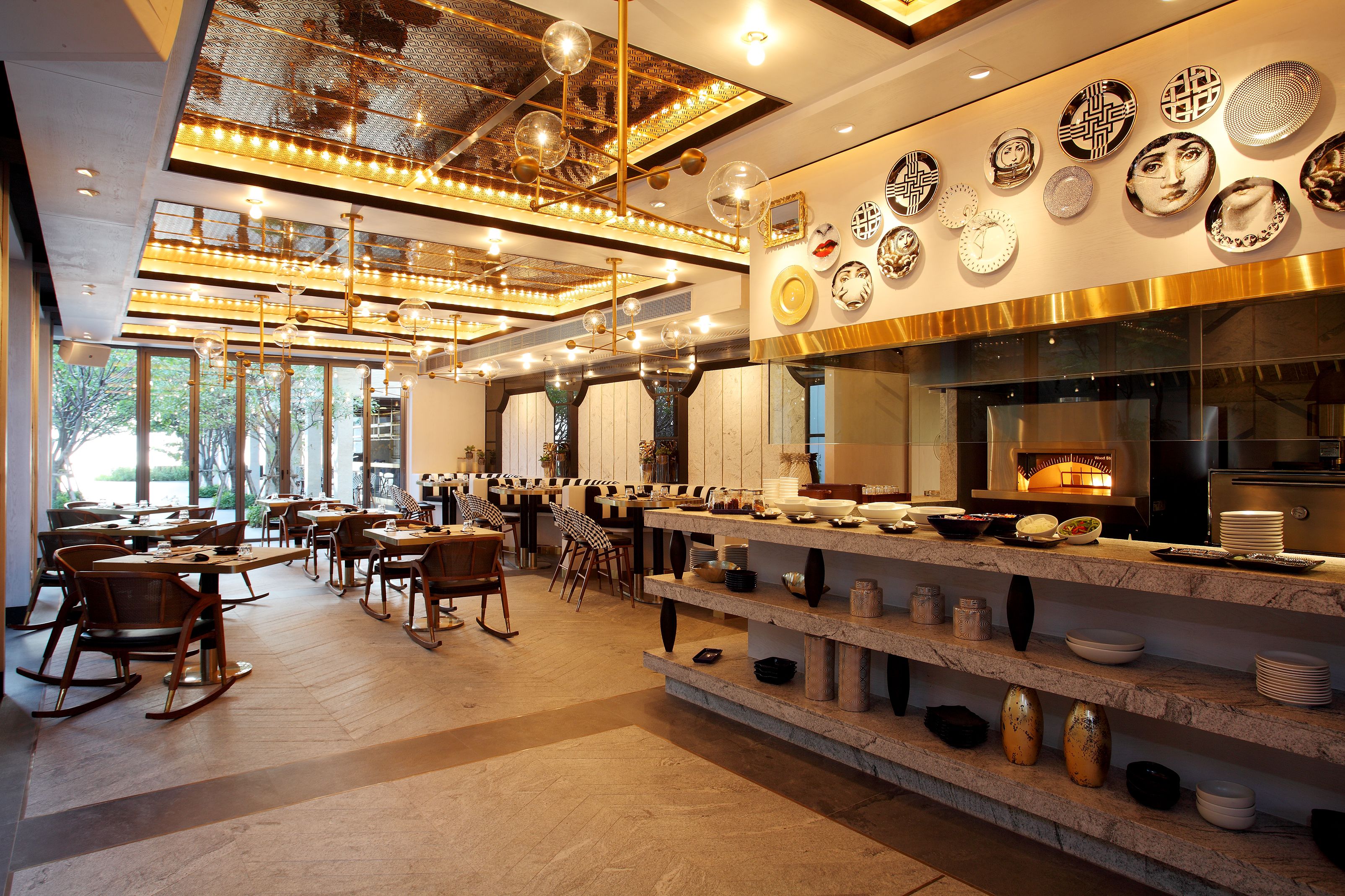 2 restaurants, breakfast, lunch served; local and international cuisine