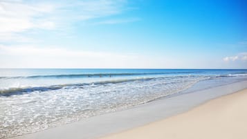 På stranden, liggestole, strandbarer