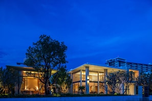 5 Bedroom Luxury Pool Villa | Balcony