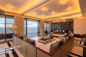 Baba Mama Penthouse Seaview | บริเวณนั่งเล่น | ทีวีจอแบน 30 นิ้ว พร้อมช่องเคเบิล, ทีวี, แท่นต่อ iPod