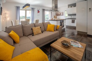 智能电视、乒乓球