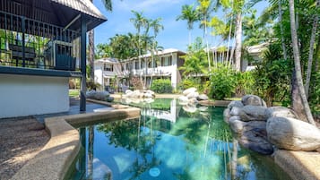 Kolam renang outdoor