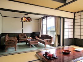 Habitación tradicional (Japanese Style, with Private Bathroom) | Caja fuerte, wifi gratis, ropa de cama