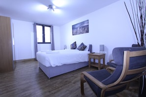 Luxury-Apartment | 2 Schlafzimmer, Bügeleisen/Bügelbrett, kostenloses WLAN, Bettwäsche