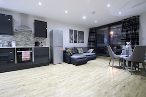 Private kitchen - Edgware Road Apartments (London)