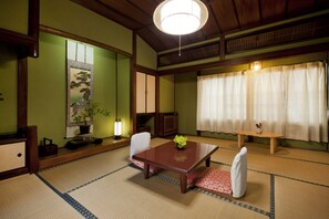 Japanese Style Room, 20sqm (With Toilet), Non Smoking, Max. 4 Futon | In-room safe, iron/ironing board, free WiFi, bed sheets - Hinoderyokan (Ise)