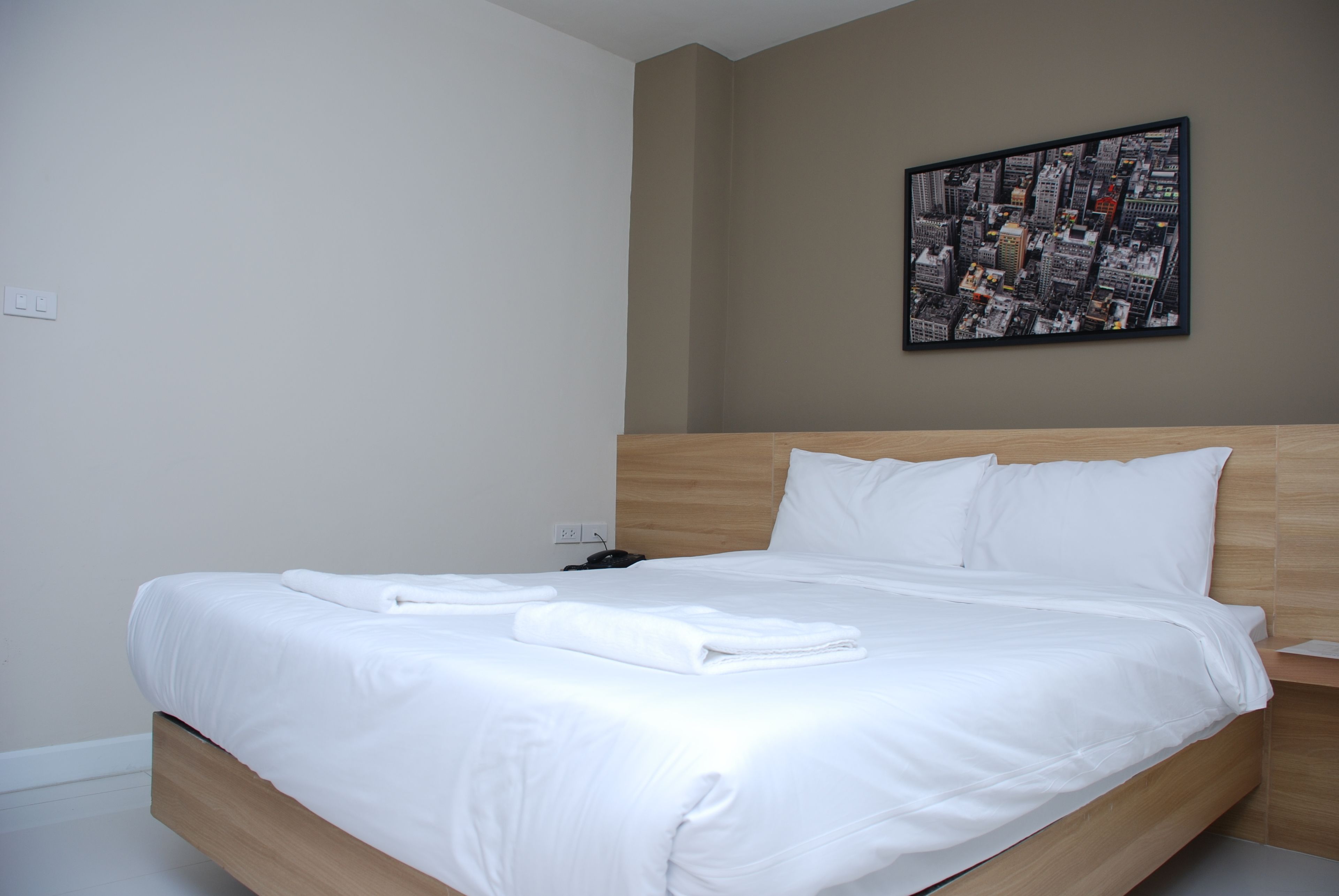 standard double room | desk, blackout curtains, free wifi, wheelchair access