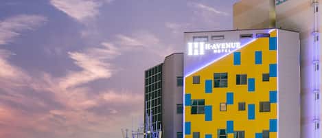 住宿正面 (夜晚)