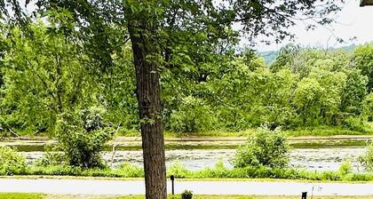 Quaint Cottage Nestled in Driftless Region: Bike, Hike, Bird & Boat