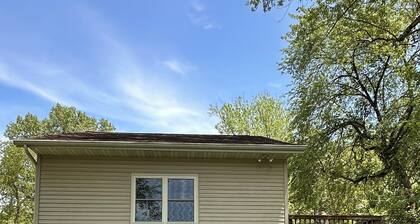 Quaint Cottage Nestled in Driftless Region: Bike, Hike, Bird & Boat