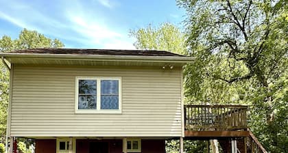 Quaint Cottage Nestled in Driftless Region: Bike, Hike, Bird & Boat