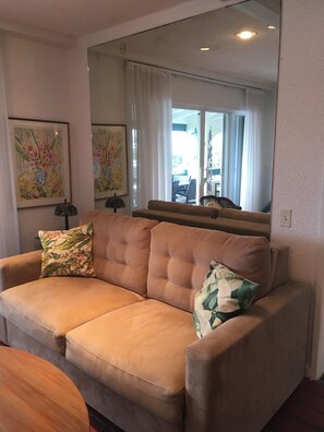 Smart-tv, dvd-afspiller, bøger, printere