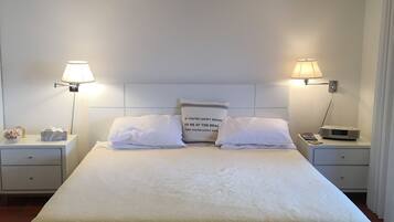 3 bedrooms, desk, iron/ironing board, free WiFi