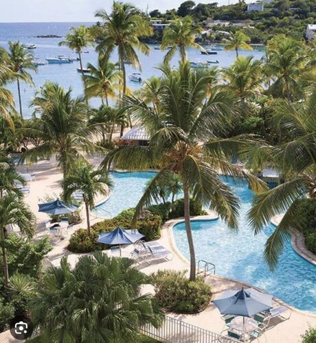 Viihtyisä kolme sänkyä, kauniit näkymät lahdelle ja rannalle