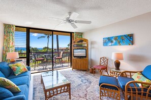 Smart TV, libros, biblioteca musical y estéreo 