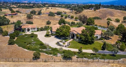 Piilotetut näkymät Mission Style -mökki 10 hehtaarilla