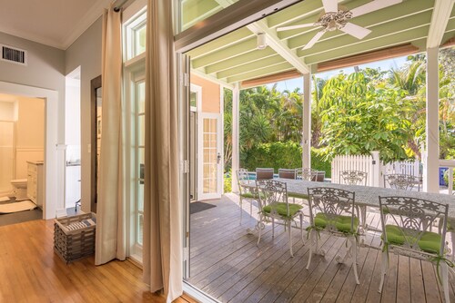 Geheime Villa I @ Old Town mit privatem Pool, in der Nähe von Duval!