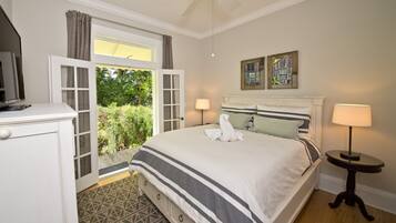 3 多间卧室、客房内保险箱、办公桌、遮光窗帘