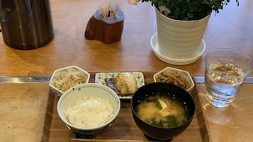 Tägliches inbegriffenes großes Frühstück