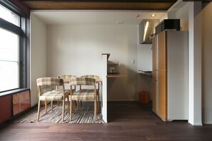 Dining - YAWP! backpackers - Hostel (Tokyo)