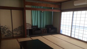 Japanese room with sea and railway view | In-room safe, desk, WiFi (free) - Kashikojima Grand Hotel (Shima)
