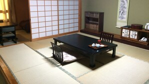 In-room safe, desk, WiFi (free) - Kashikojima Grand Hotel (Shima)