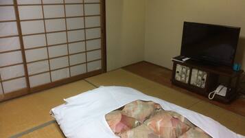 Japanese style room with sea view | In-room safe, desk, free WiFi
